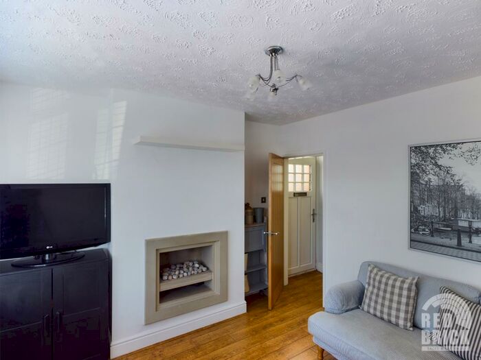 3 Bedroom SemiDetached House For Sale In Watery Lane, Coventry, West