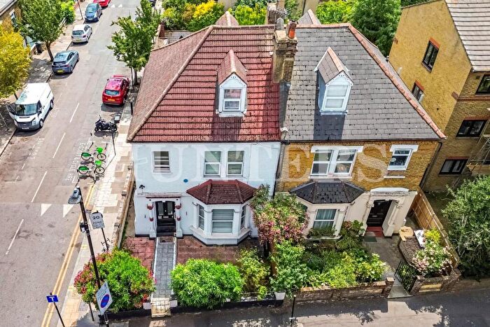 5 Bedroom Semi-Detached House For Sale In West Green Road, Tottenham, London, N15
