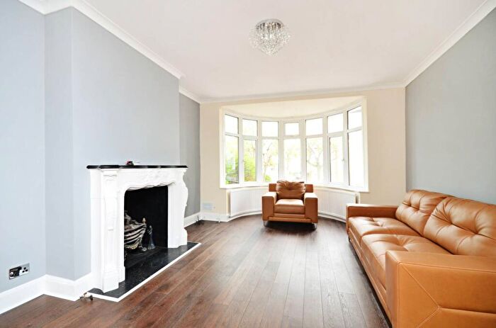 5 Bedroom House To Rent In Southfields, Hendon, London, NW4