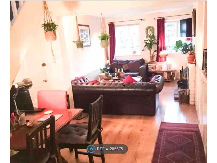 2 Bedroom End Of Terrace House To Rent In Redstone Hill, Redhill, RH1