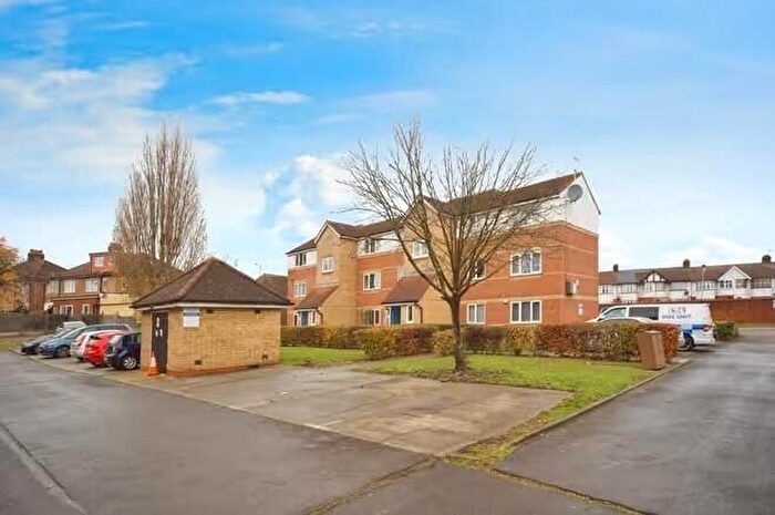 1 Bedroom Flat For Sale In Cherry Blossom Close, London, N13