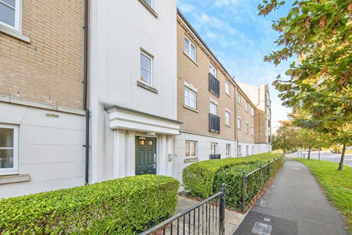 2 Bedroom Apartment For Sale In Tufnell Way, Colchester, CO4