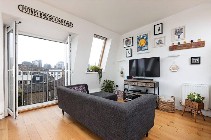 2 Bedroom Flat For Sale In Putney Bridge Road, London, SW15