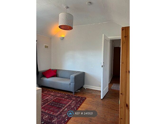 2 Bedroom Flat To Rent In Linnet House, Liverpool, L8