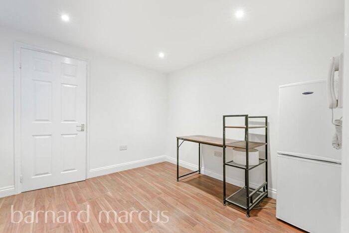 1 Bedroom Flat To Rent In Upper Tooting Road, London, SW17