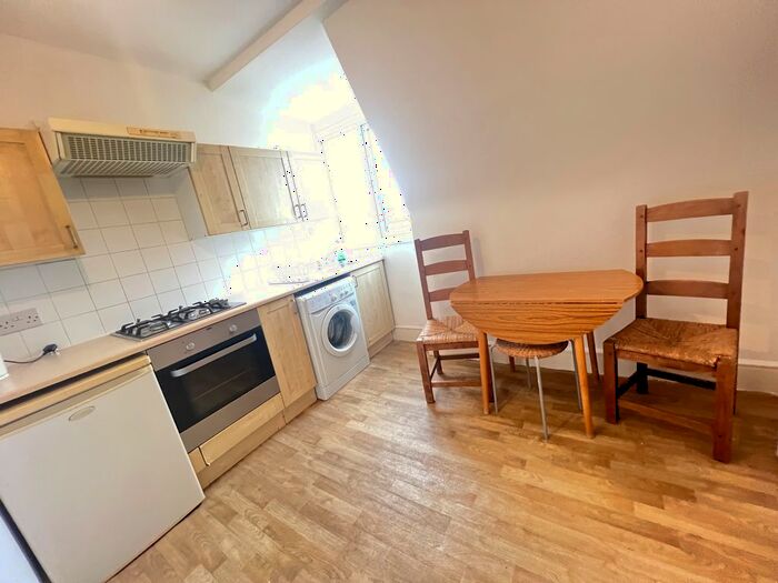 Studio To Rent In Topsfield Parade, London, N8