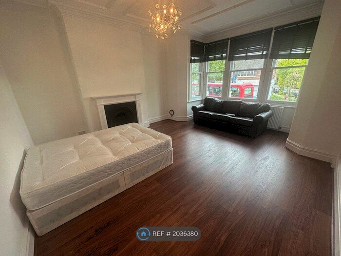 3 Bedroom Flat To Rent In Wolverton Mansions, London, W5