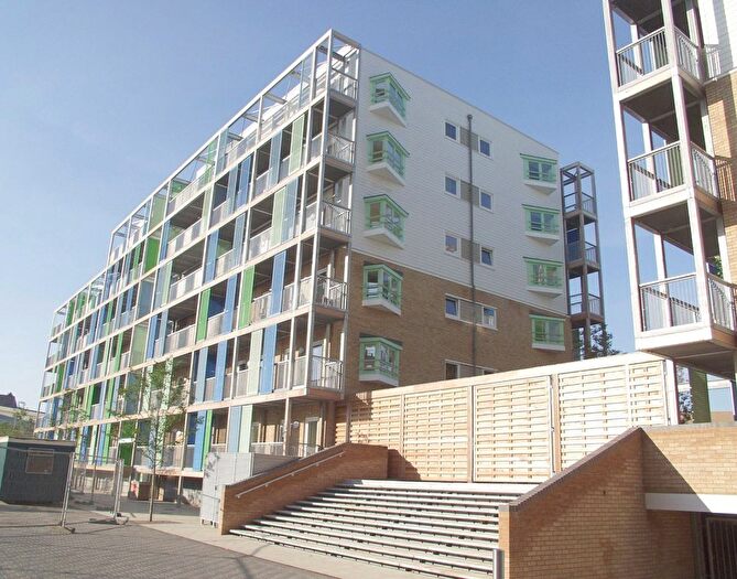 2 Bedroom Flat To Rent In Warren Close, Cambridge, Cambridgeshire, CB2