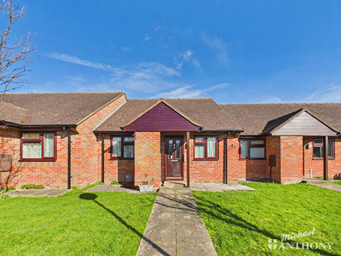 2 Bedroom Bungalow For Sale In William Hill Drive, Bierton, Aylesbury, Buckinghamshire, HP22
