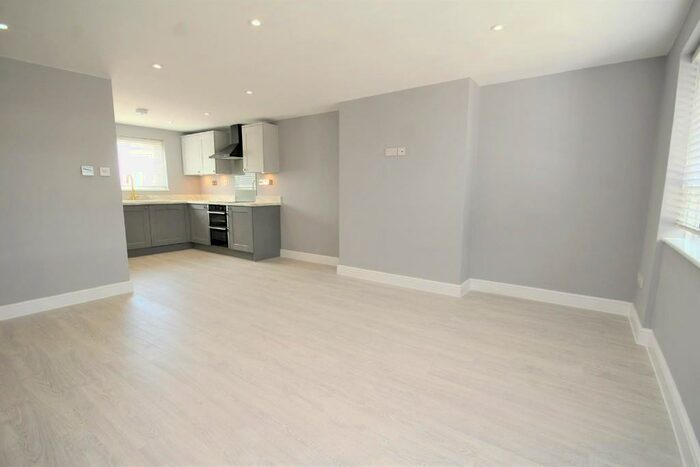3 Bedroom Apartment To Rent In Hutton Road, Shenfield, Essex, CM15