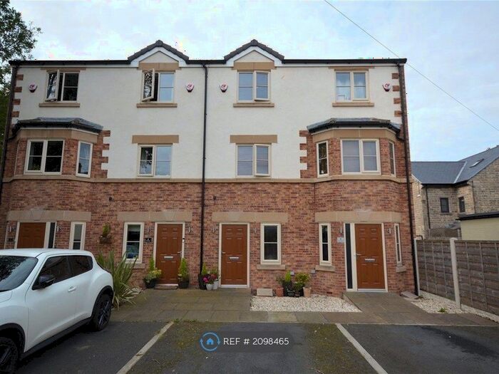 2 Bedroom Terraced House To Rent In The Oaks, Wakefield, WF2