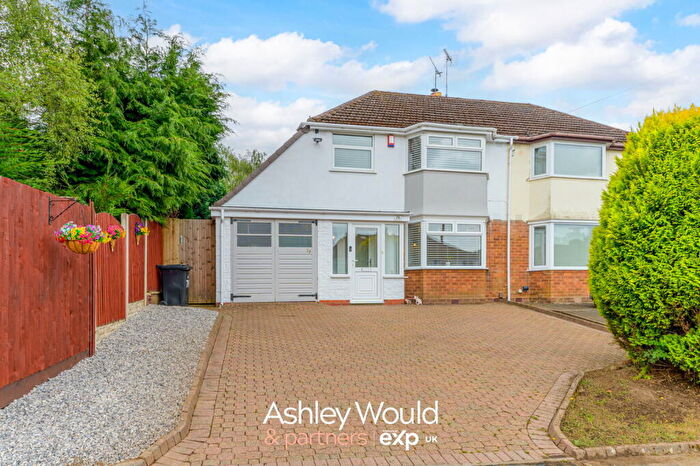 3 Bedroom Semi-Detached House For Sale In Meadowbrook Road, Halesowen, B63