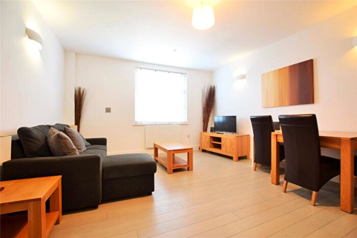 2 Bedroom Flat To Rent In Kings Road, Reading, Berkshire, RG1