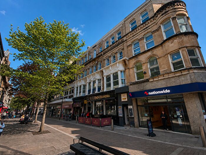3 Bedroom Flat To Rent In Commercial Street, Newport, NP20
