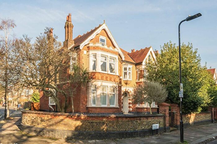 6 Bedroom Property To Rent In Twyford Crescent, London, W3