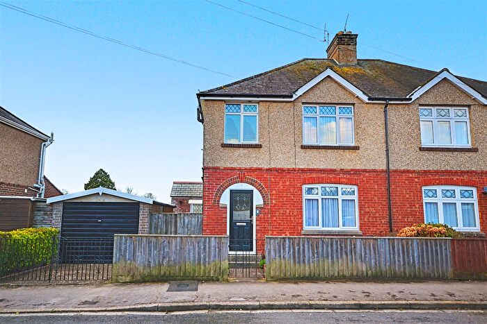 3 Bedroom Semi-Detached House For Sale In Rothesay Road, Dorchester, DT1
