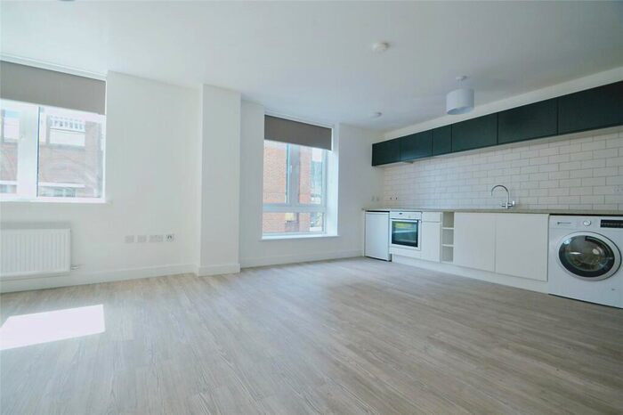 Studio To Rent In - Elmfield Road, Bromley, Kent, BR1