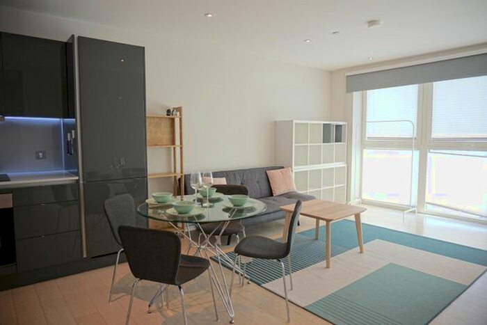 1 Bedroom Flat For Sale In Glasshouse Gardens, London, E20