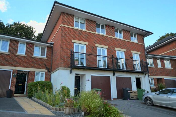 4 Bedroom Terraced House To Rent In Batchelor Crescent, Crowborough, TN6