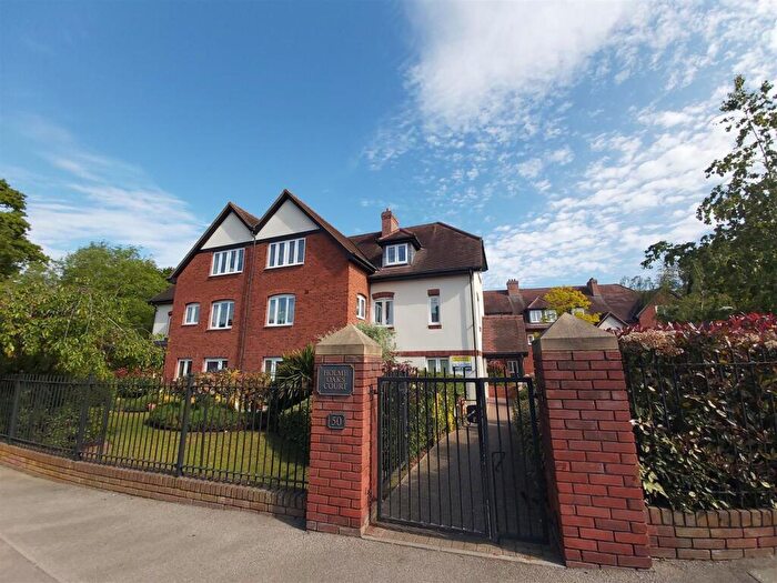 2 Bedroom Apartment For Sale In Cliff Lane, Ipswich, IP3
