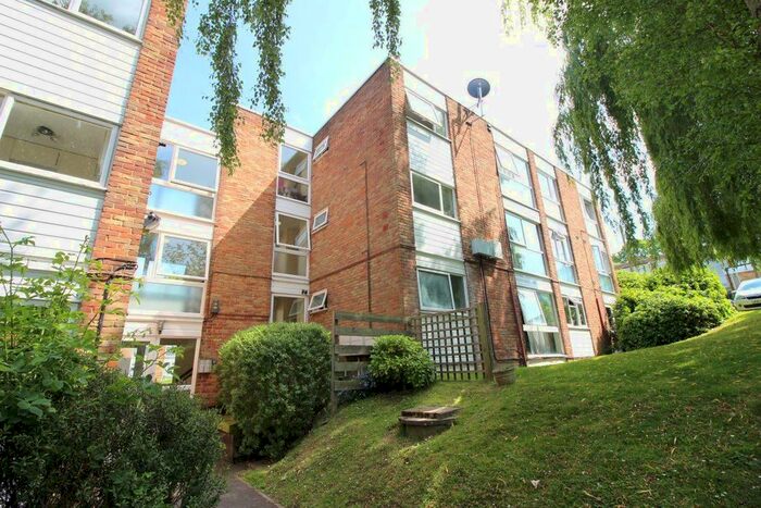 1 Bedroom Flat To Rent In Claybury, Bushey, WD23