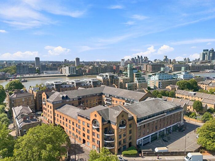 3 Bedroom Flat To Rent In Hermitage Court, Knighten Street, Tower Hamlets, London, E1W