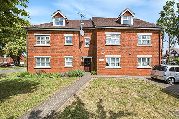 2 Bedroom Flat For Sale In St. Ronans View, Dartford, Kent, DA1