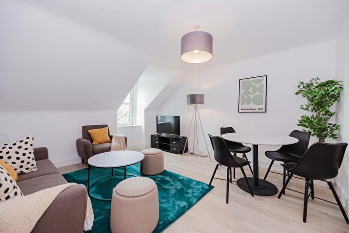 4 Bedroom Flat To Rent In Buccleuch Street, Edinburgh, EH8