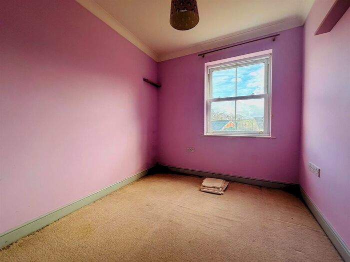 2 Bedroom Flat For Sale In Fairby Close, Tiverton, EX16