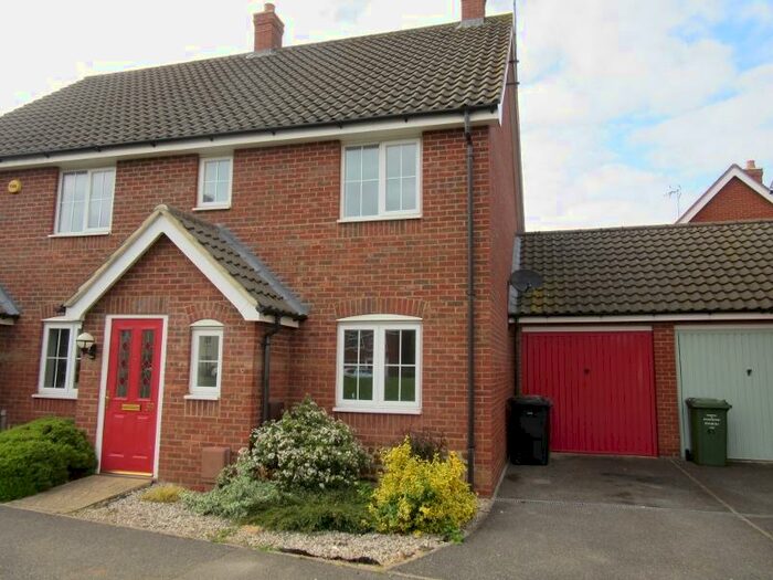 3 Bedroom Semi-Detached House To Rent In Deas Road, South Wootton, PE30