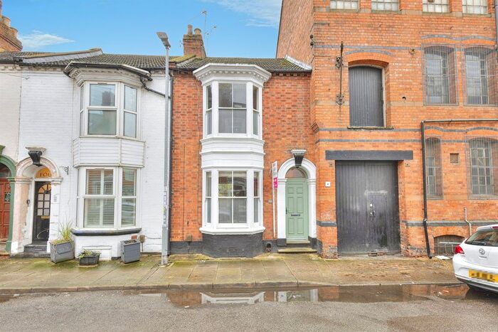 3 Bedroom Terraced House For Sale In Colwyn Road, Northampton, NN1
