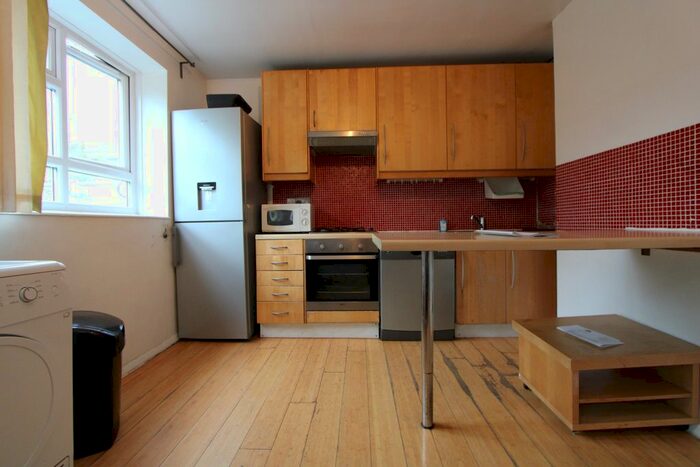 4 Bedroom Flat To Rent In Southmead Road, Southfield SW19