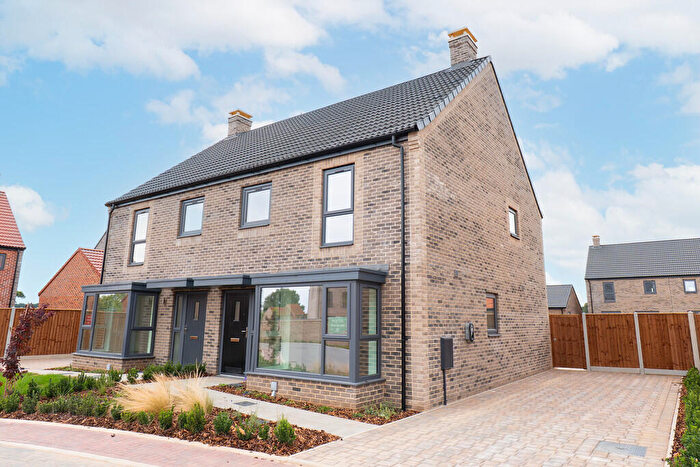 3 Bedroom Semi-Detached House For Sale In St Giles Park, Cringleford, NR4