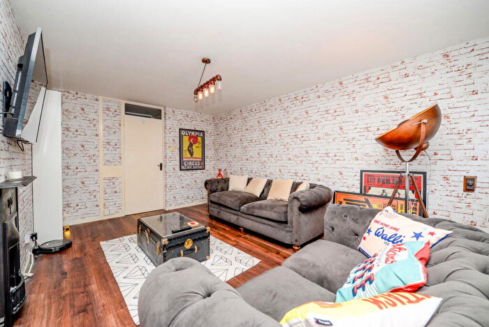 3 Bedroom Flat For Sale In All Saints House, Orchard Lane, Southampton, SO14