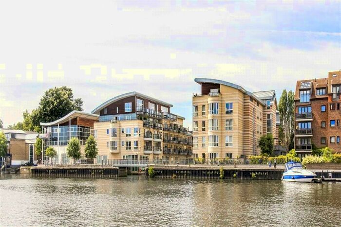 2 Bedroom Flat To Rent In Marina Place, Hampton Wick, Kingston Upon Thames, KT1