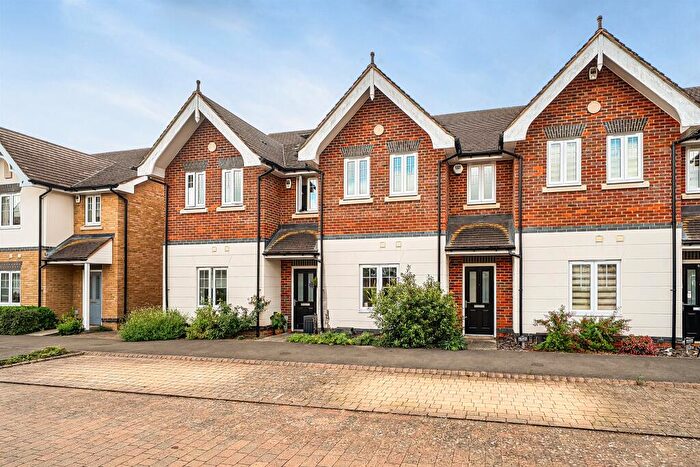 3 Bedroom Semi-Detached House For Sale In Simpson Close, Maidenhead, SL6