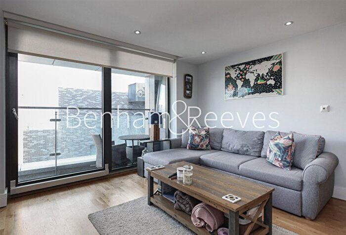 2 Bedroom Flat To Rent In Bunton Street, London, SE18