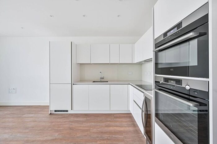 2 Bedroom Flat To Rent In Telegraph Avenue, Greenwich, London, SE10