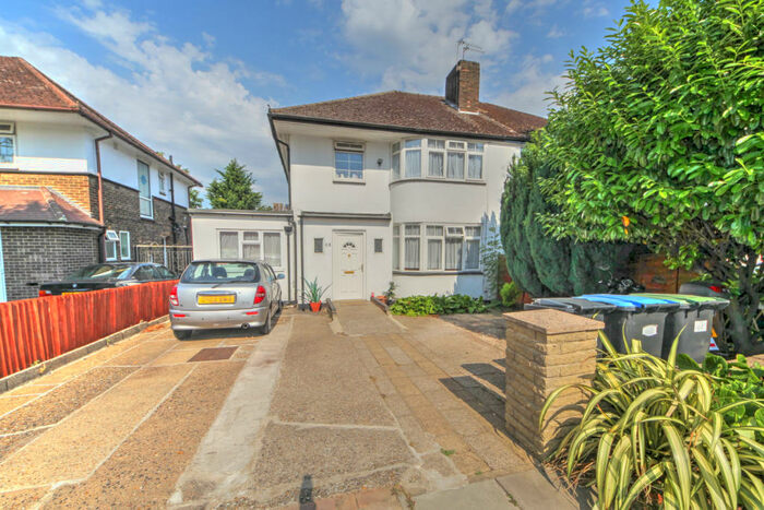 4 Bedroom Semi-Detached House To Rent In Chase Road, Oakwood, N14