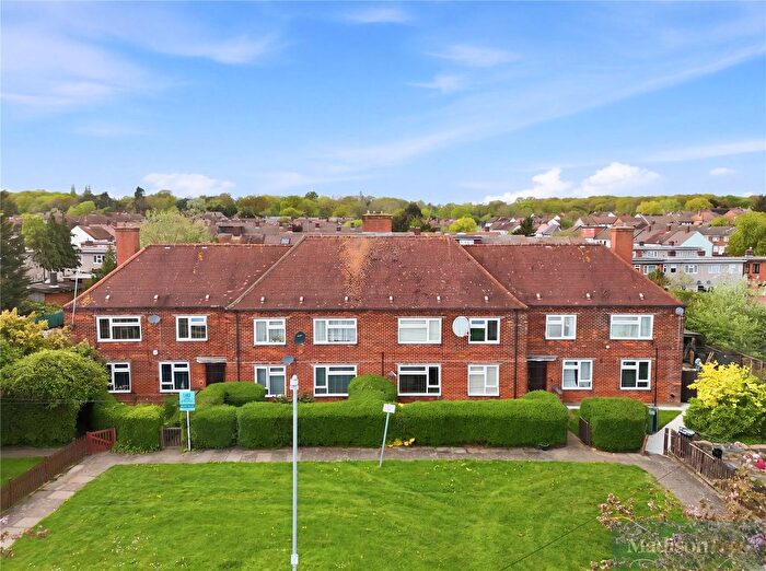 2 Bedroom Flat For Sale In Pollard Close, Chigwell, IG7
