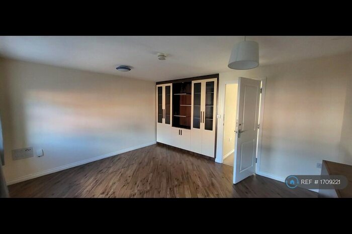 4 Bedroom Terraced House To Rent In Renwick Drive, Bromley, BR2