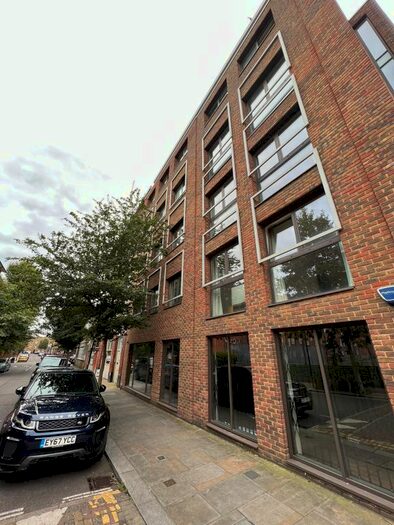 3 Bedroom Flat To Rent In Chance Street, London, E2
