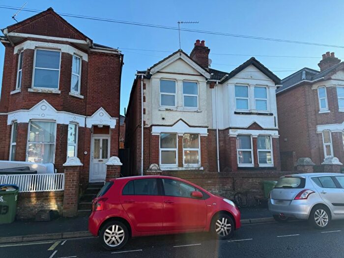 5 Bedroom Semi Detached House For Sale In Newcombe Road, Southampton, SO15