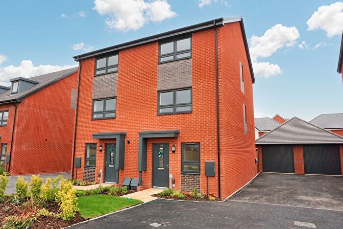 4 Bedroom Semi-Detached House To Rent In White Lias Way, Lighthorne, CV33