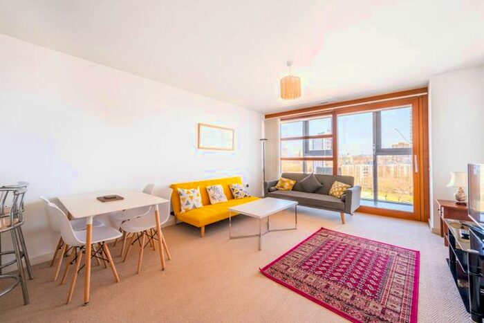 1 Bedroom Flat To Rent In Falcon Wharf, Battersea, London, SW11