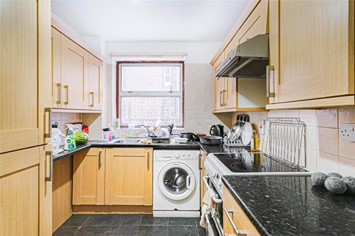 2 Bedroom Apartment To Rent In Parkgate Road, London, SW11