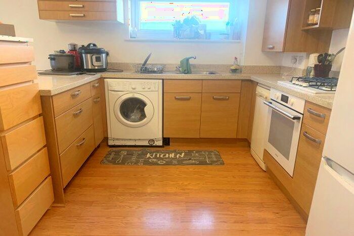 2 Bedroom Flat To Rent In Birdwood Avenue, Dartford, DA1