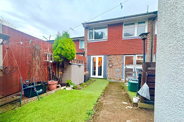 2 Bedroom Terraced House For Sale In Sandy Hill Road, Farnham, Surrey, GU9