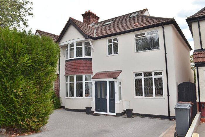4 Bedroom Semi-Detached House For Sale In Woodlands Road, Isleworth, TW7