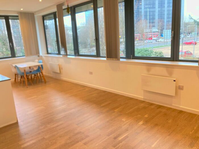 1 Bedroom Flat To Rent In Very Near Canal Side Off Great West Road, Brentford, TW8